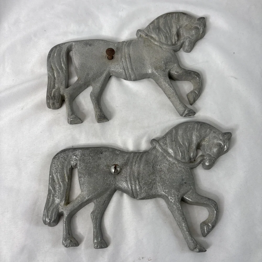 Vintage Cast Metal Horse Wall Barn Gate Door Plaques Set Of‎ 2 Silver Decorative